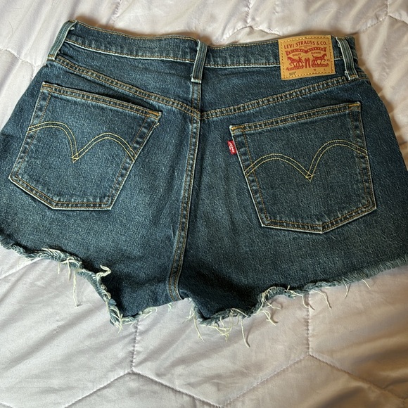 Levi 501 jean shorts - Picture 2 of 3